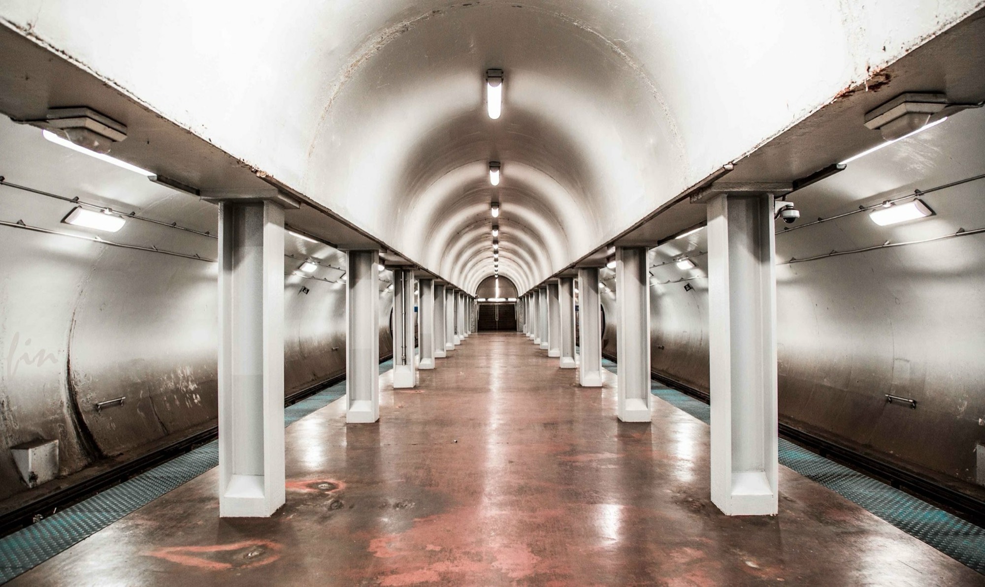 A Chicago station passage.